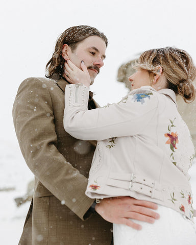 Embracing love's frosty enchantment from engagement to wedding day – a snowy tale of joy, laughter, and forever after. ❄️