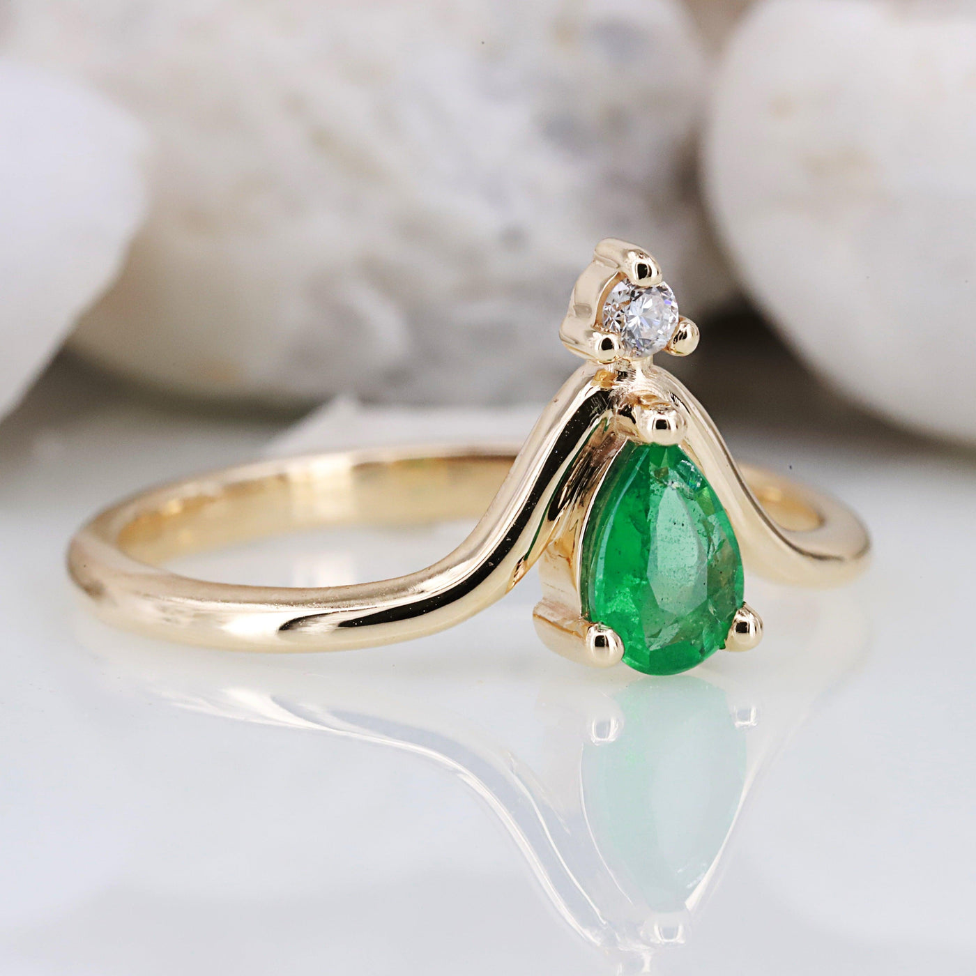 Emerald color pear engagement ring aesthetic ring eternity ring - Rubysta - Rubysta