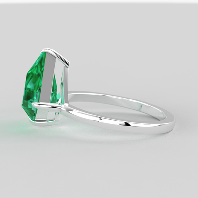 Bold Beauty: Green Emerald Kite Ring for Timeless Romance