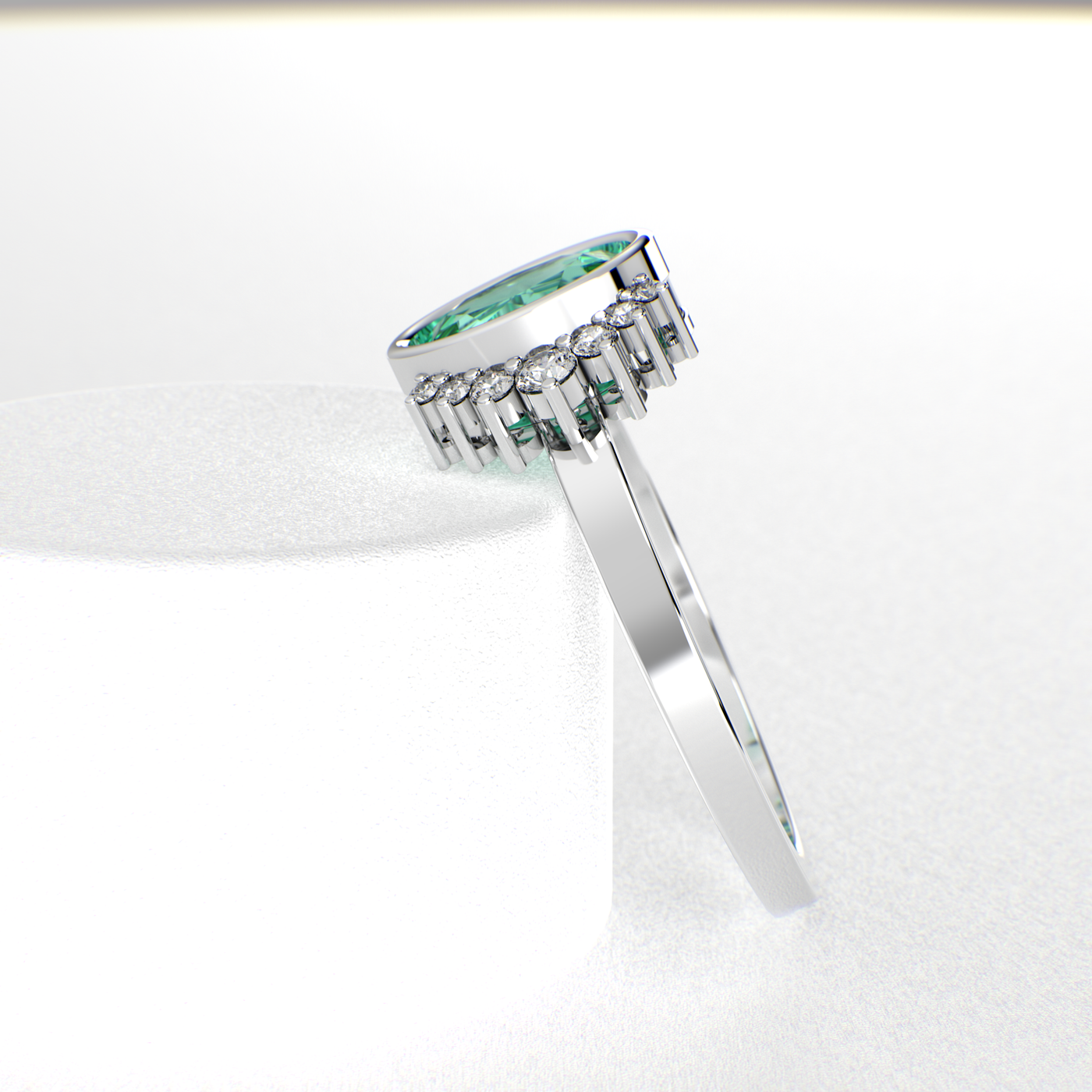 Green Emerald Royalty: Paired with Round Brilliance and Oval Elegance