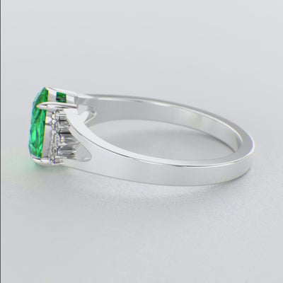 Gleaming Oval & Round Green Emerald Ring with Brilliant Sparkle