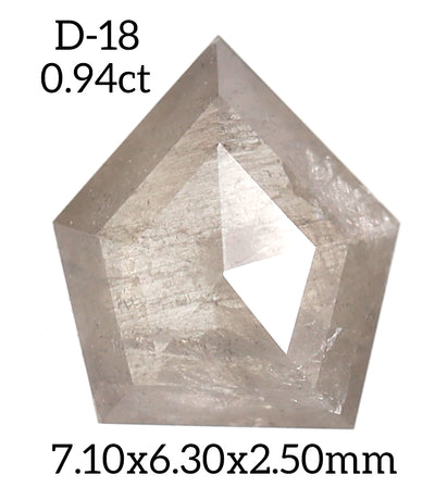 D18 - Salt and pepper geometric diamond