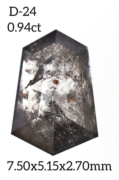 D24 - Salt and pepper geometric diamond