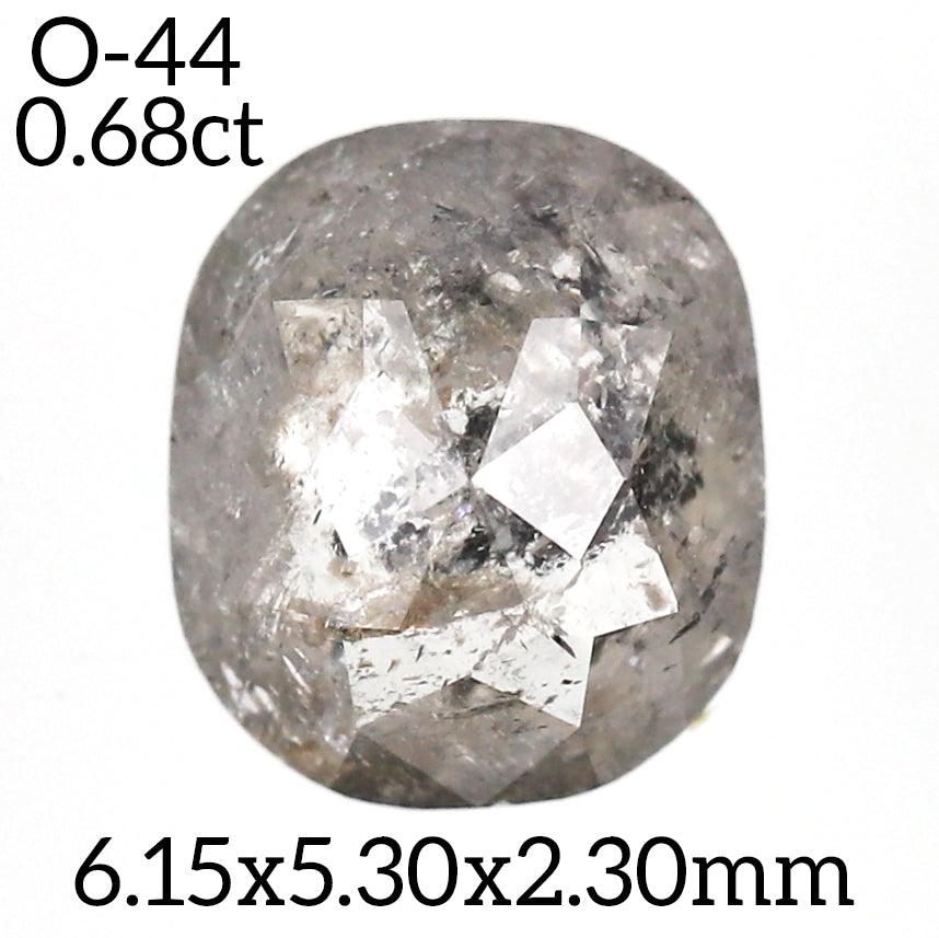 O44 - Salt and pepper oval diamond