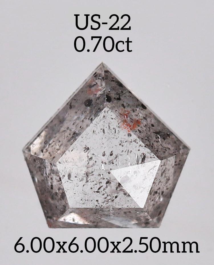US22 - Salt and pepper geometric diamond