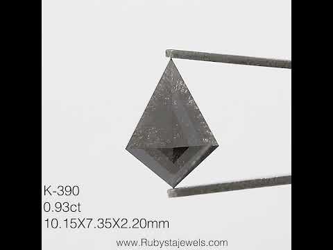 K390 - Salt and pepper kite diamond