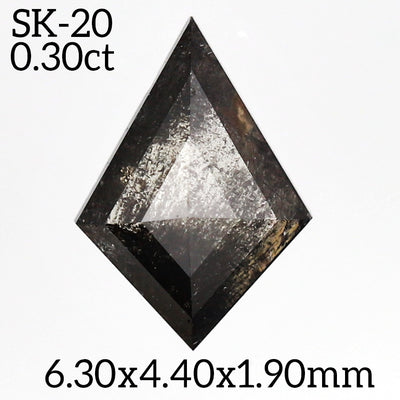 SK20 - Salt and pepper kite diamond